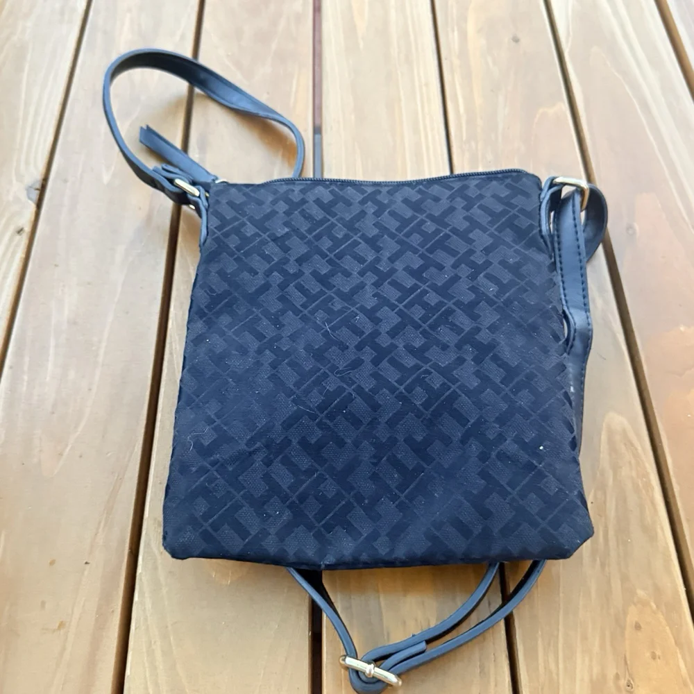 Tommy Hilfiger Crossbody Bag , Stylish Small Rectangle Bag Black